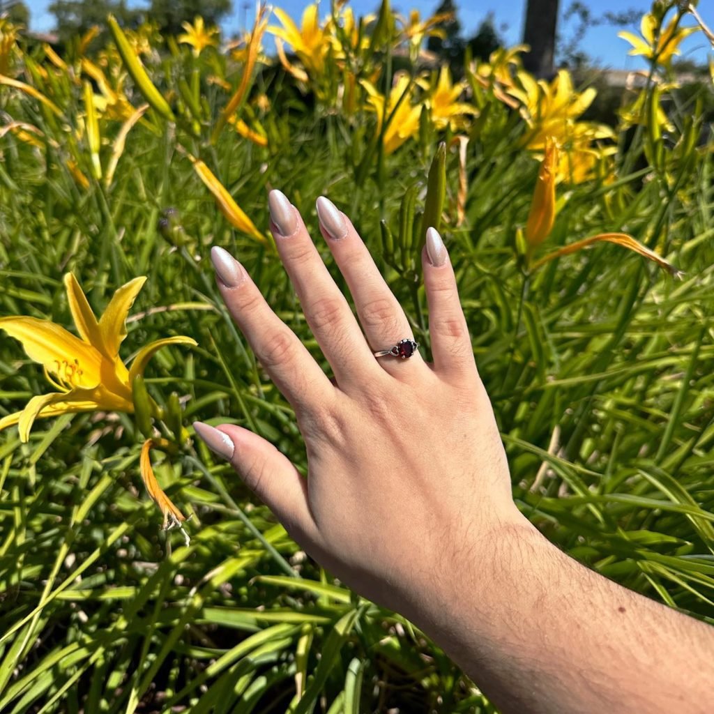 20 Amazing Vanilla Chrome Nails (+ Pics for Inspo)