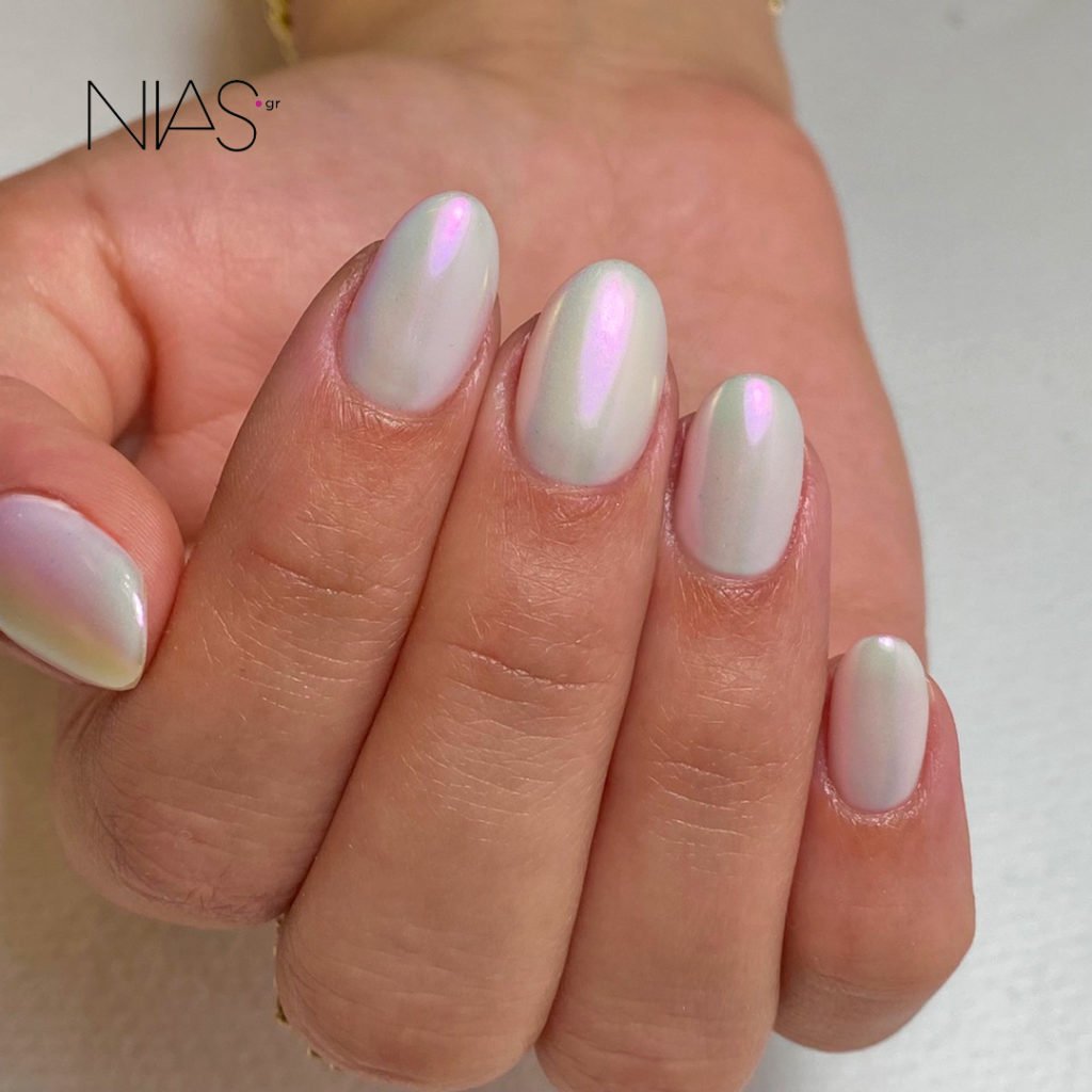 20 Amazing Vanilla Chrome Nails (+ Pics for Inspo)