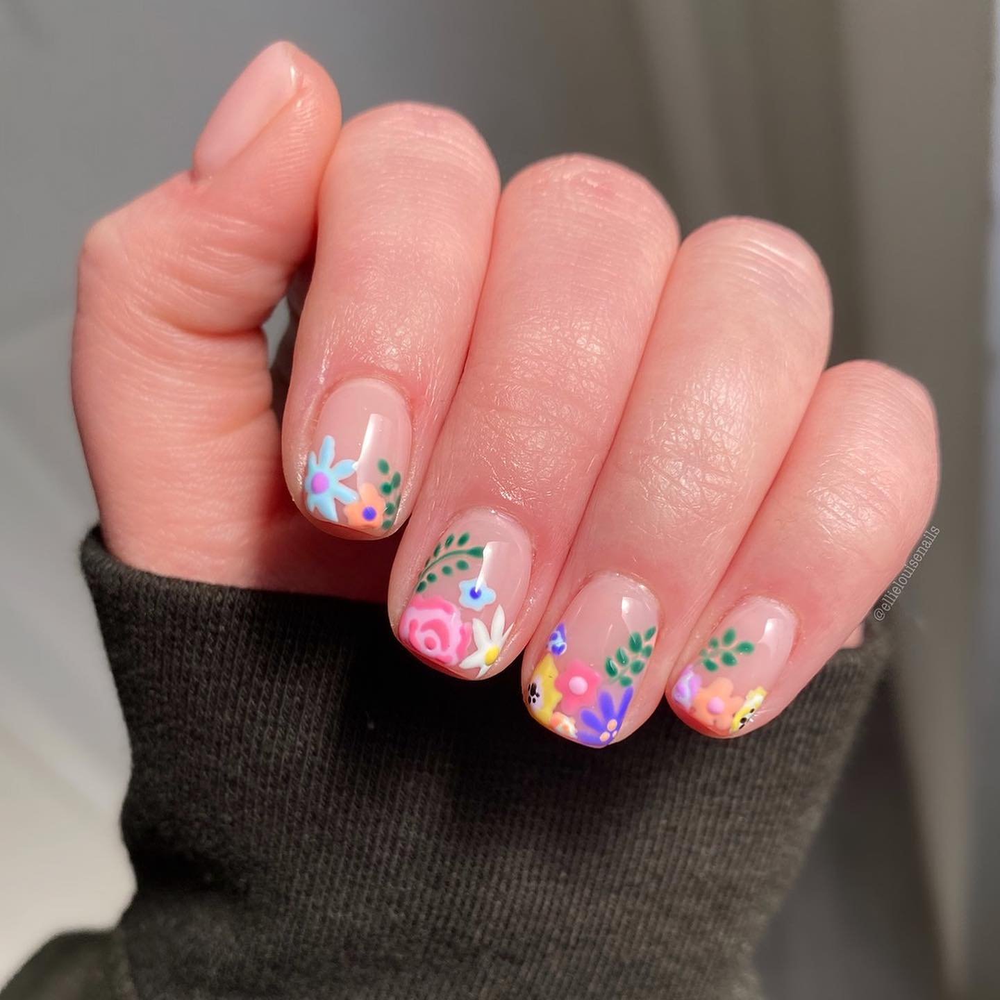 9 - Picture of Summer Short Nails Inspo