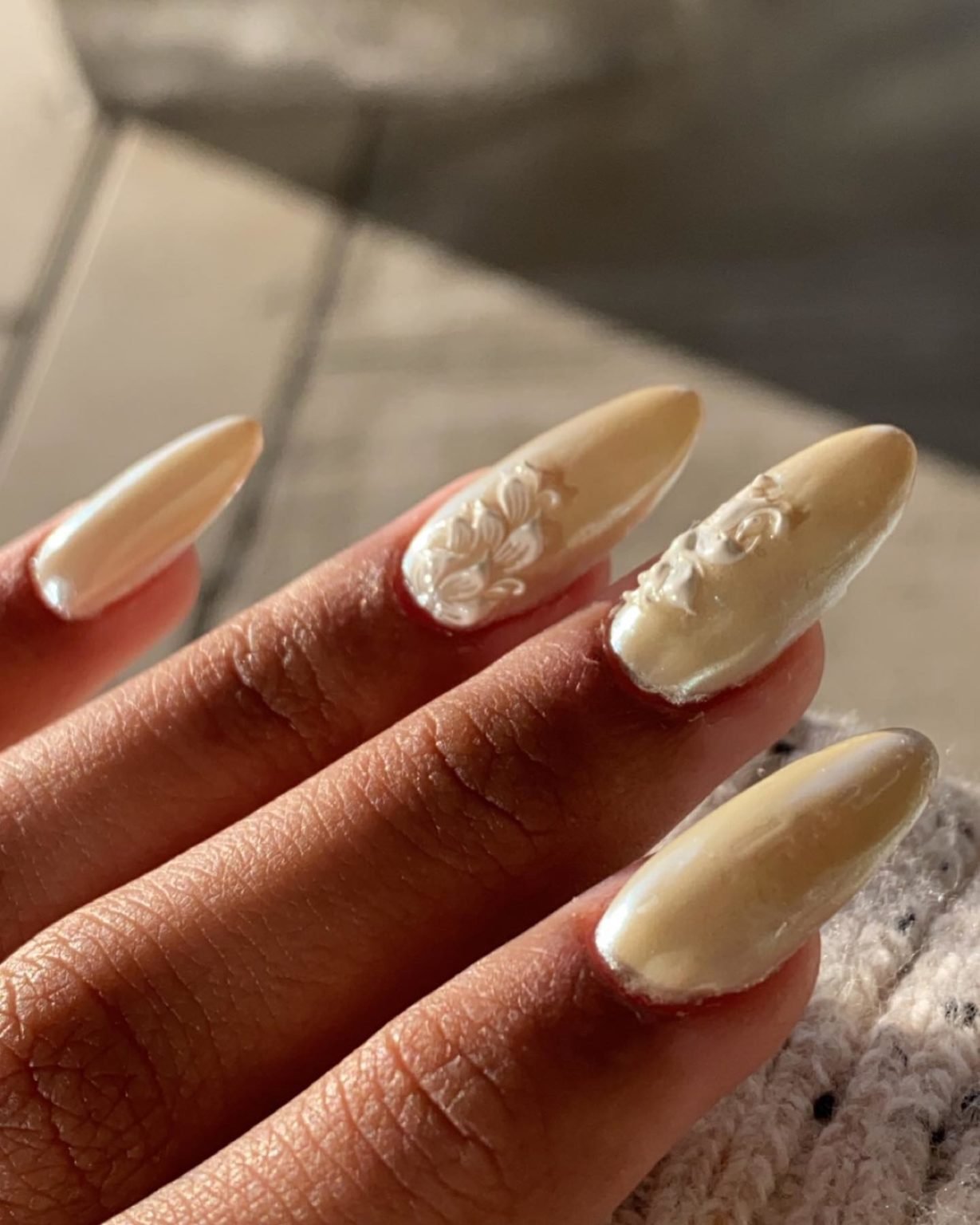 20 Amazing Vanilla Chrome Nails (+ Pics for Inspo)