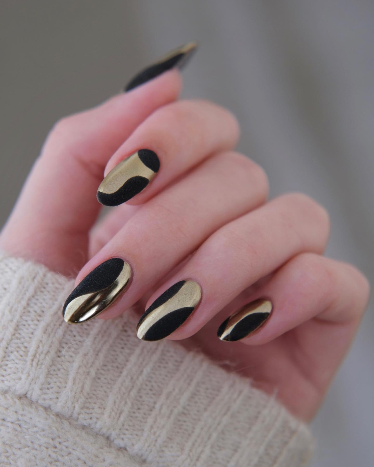28 - Picture of Black Nails