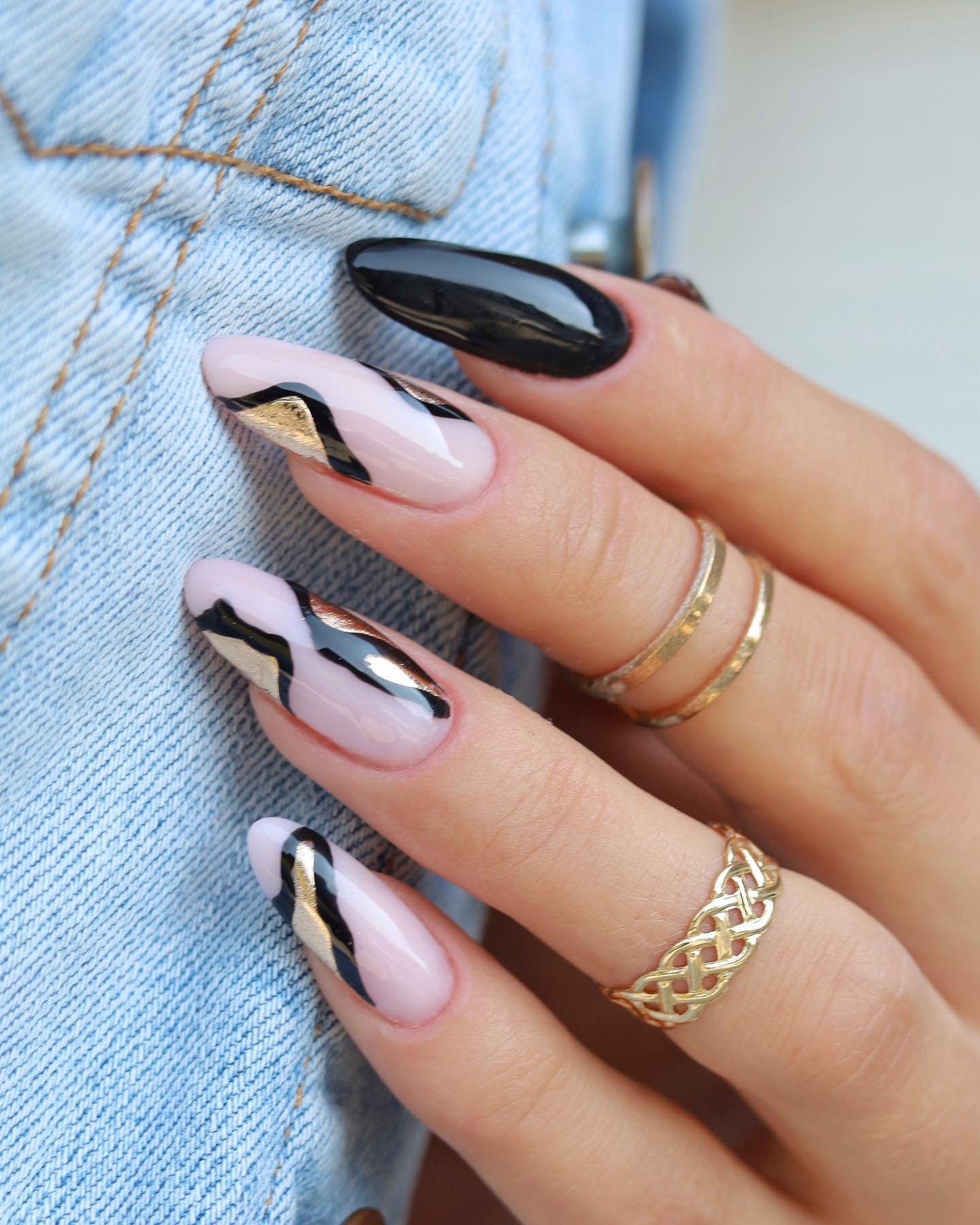 31 - Picture of Black Nails
