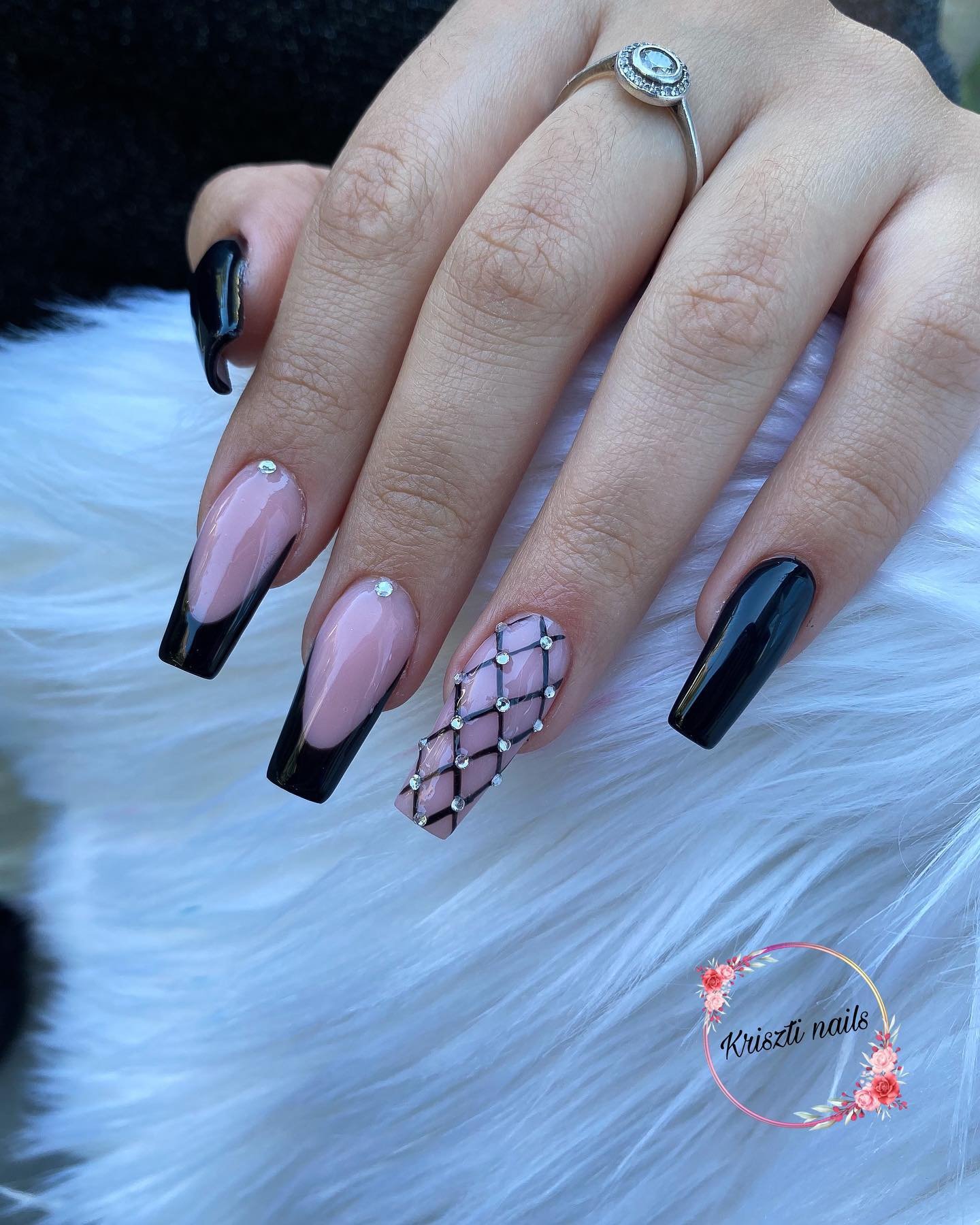 33 - Picture of Black Nails