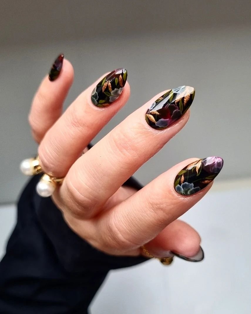34 - Picture of Black Nails