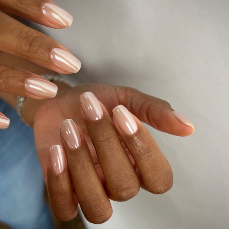 23 Adorable Pink Chrome Nails Inspo