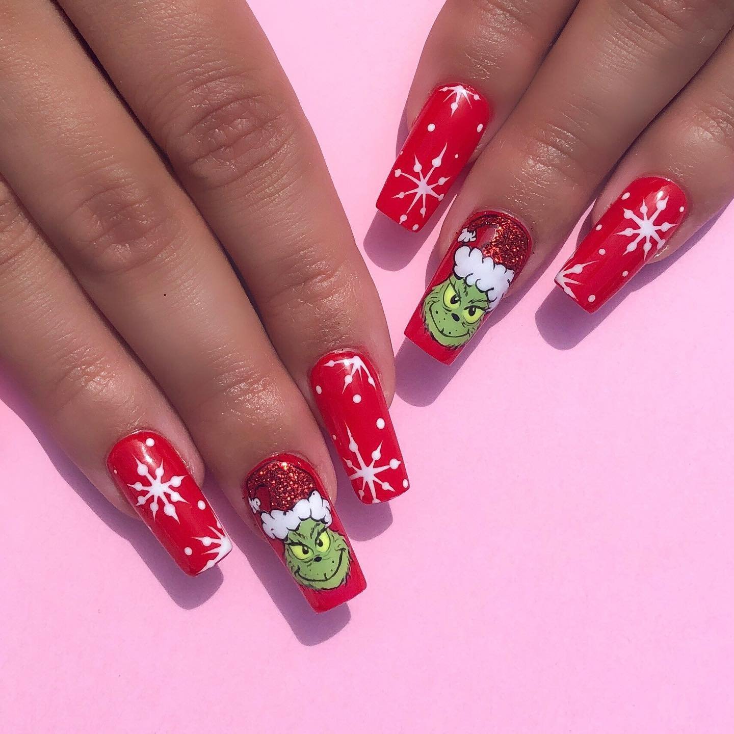 19 - Picture of Christmas Nails