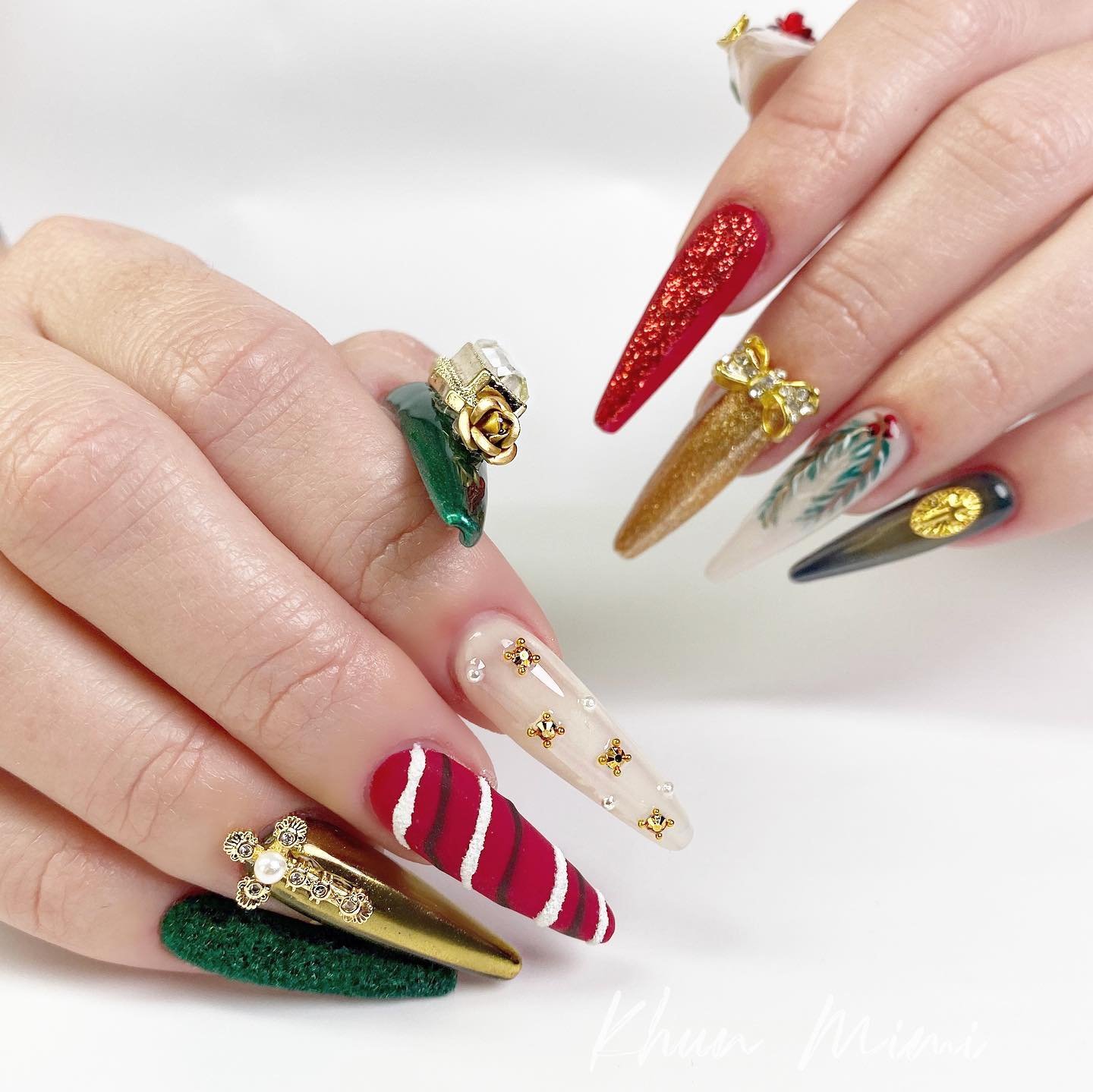 22 - Picture of Christmas Nails