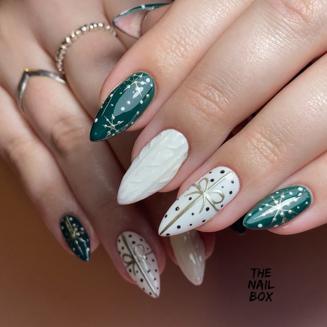 30 - Picture of Christmas Nails