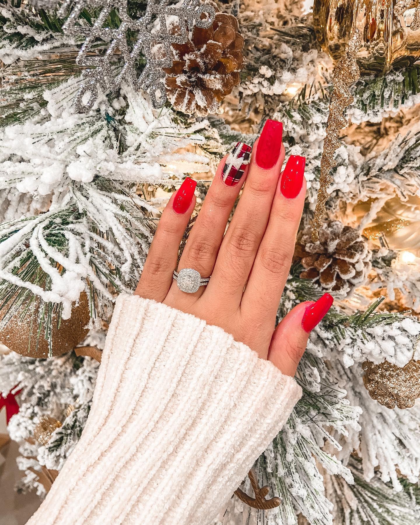 4 - Picture of Christmas Nails
