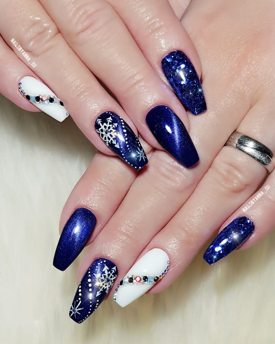39 - Picture of Christmas Nails
