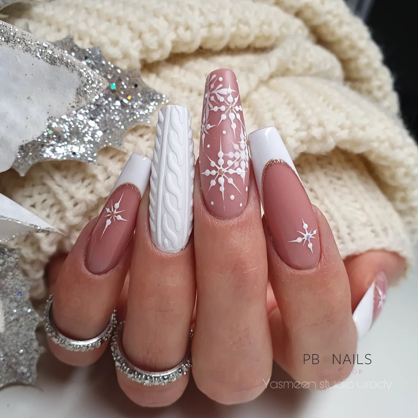44 - Picture of Christmas Nails