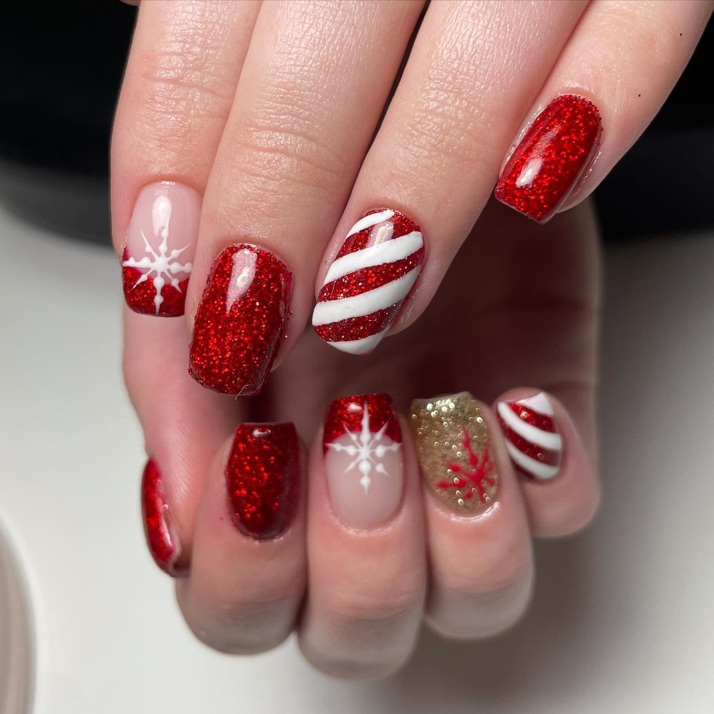 45 - Picture of Christmas Nails