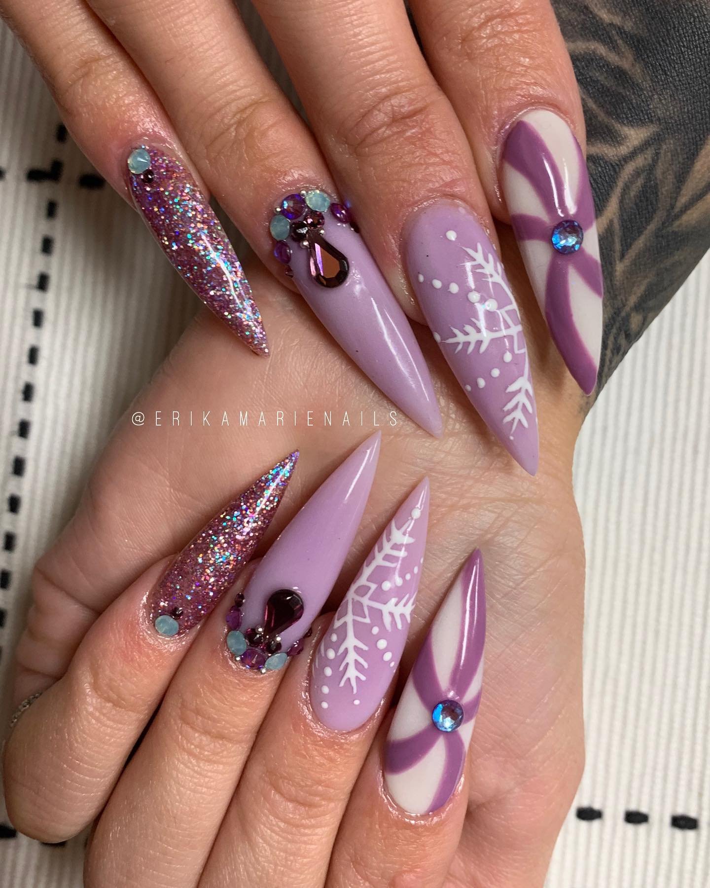 66 - Picture of Christmas Nails