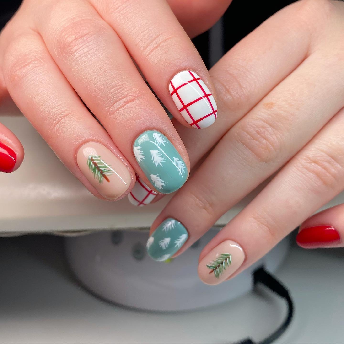 90 - Picture of Christmas Nails