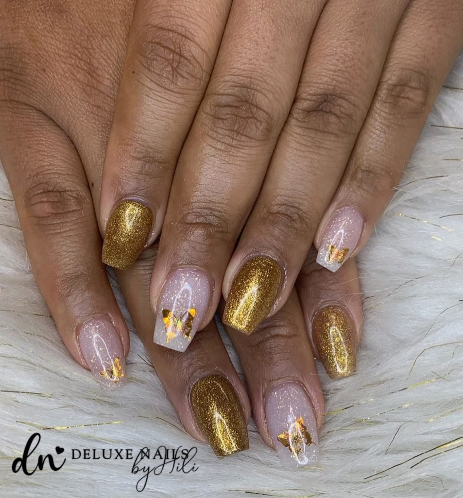 19 Cute & Classy Gold Glitter Nails to Feel Chic