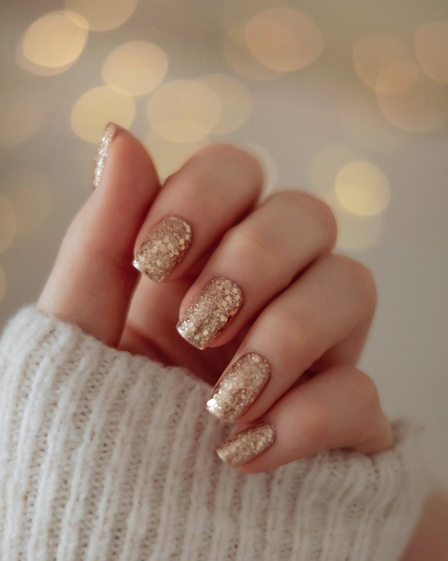 2 - Picture of Gold Glitter Nails