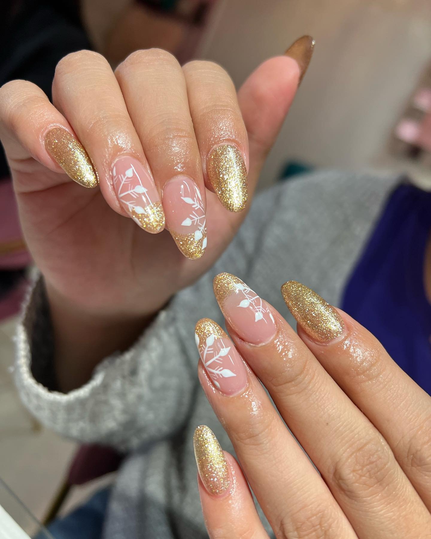 3 - Picture of Gold Glitter Nails