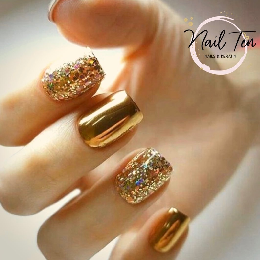 4 - Picture of Gold Glitter Nails
