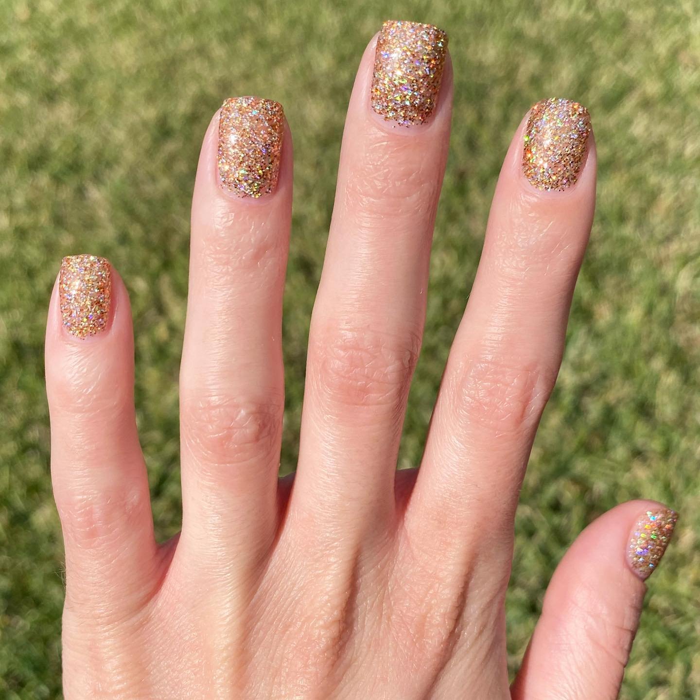 7 - Picture of Gold Glitter Nails