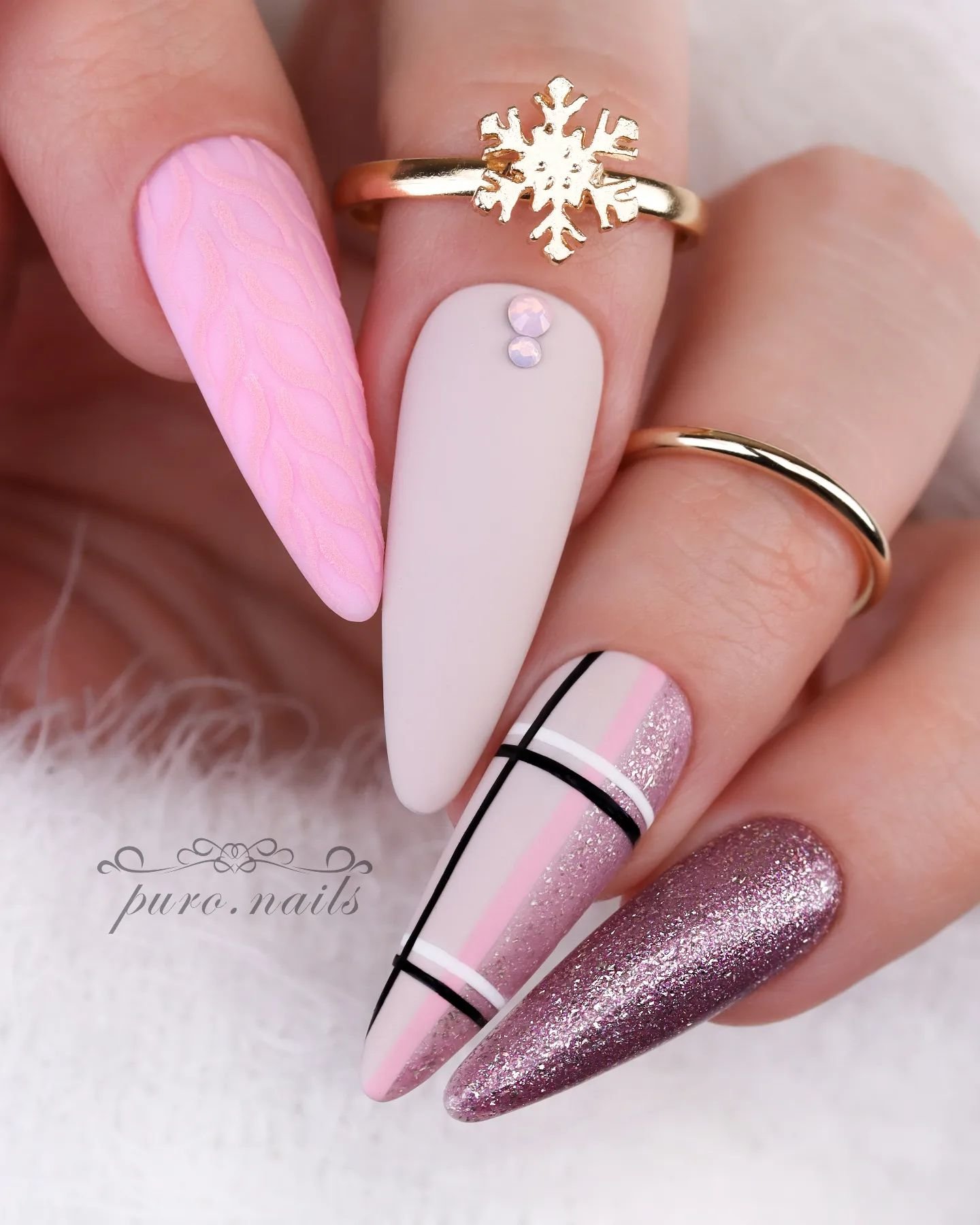 27 - Picture of Winter Nails