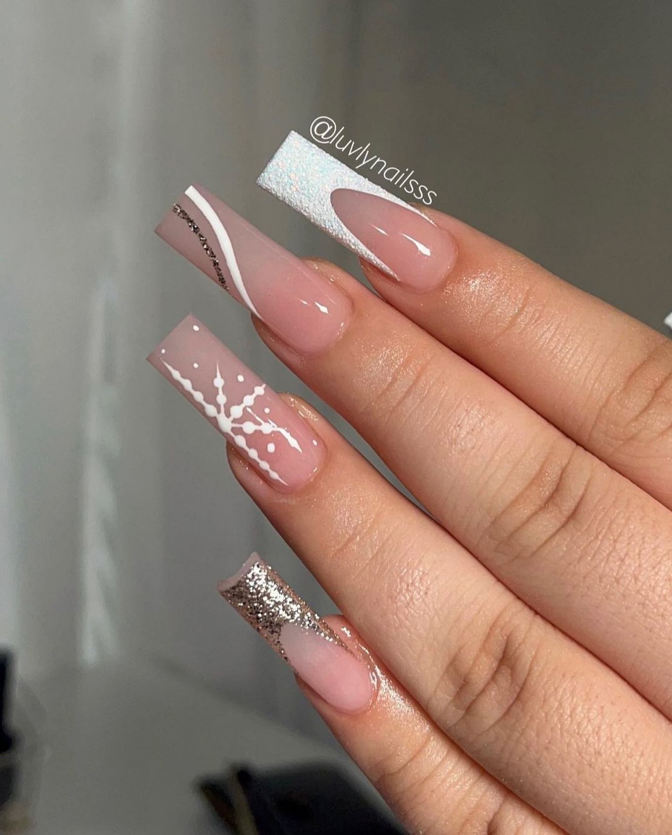 32 - Picture of Winter Nails