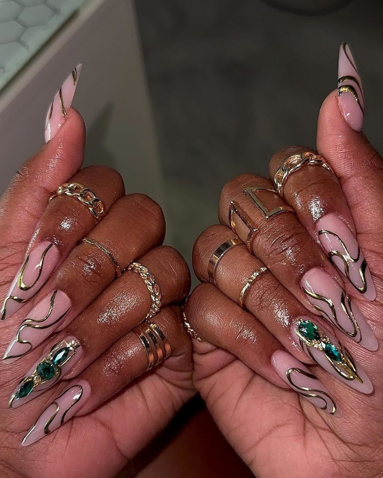 43 Super Cute Acrylic Nails Designs for Your 2024 Inspo