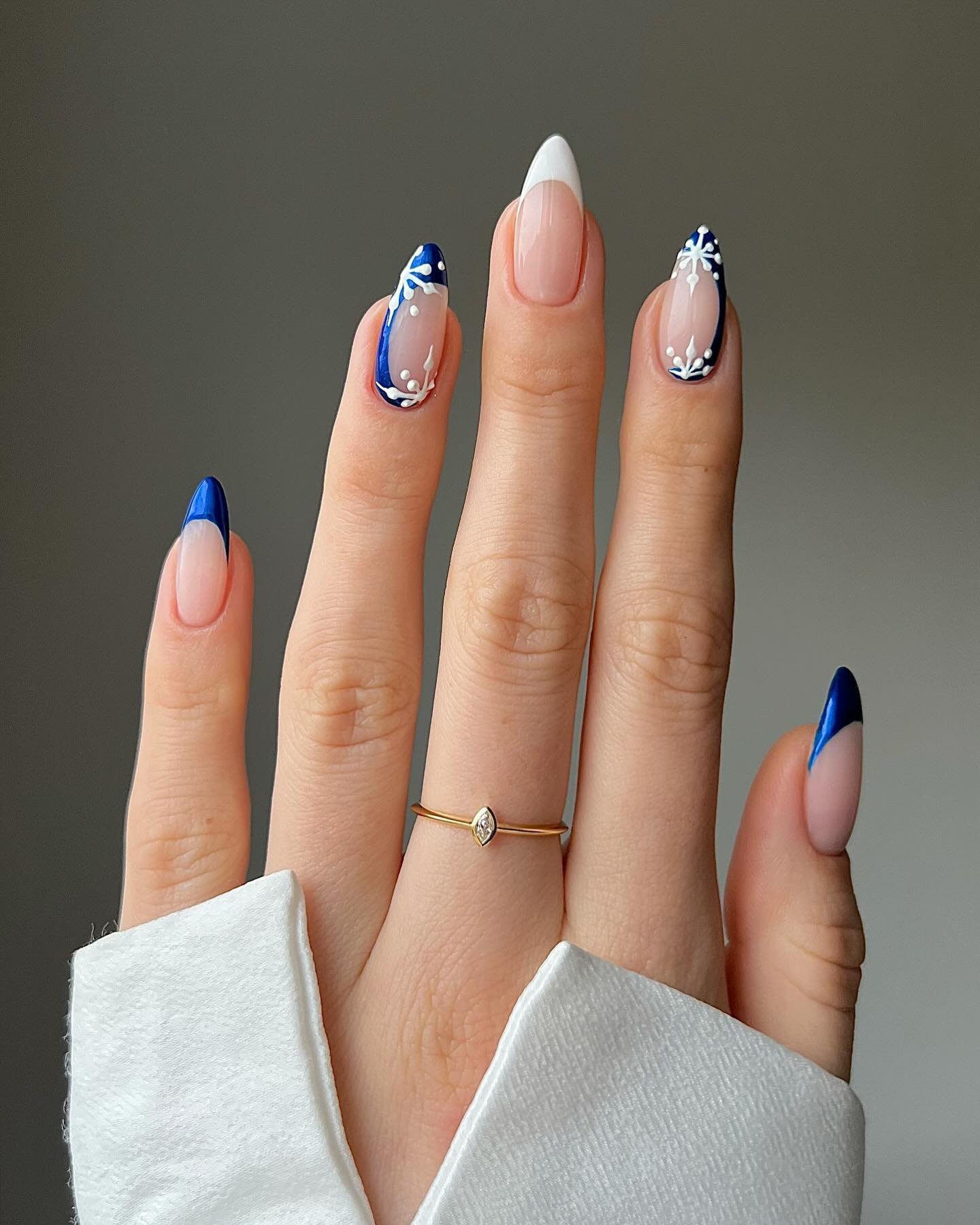 11 - Picture of Blue Nails