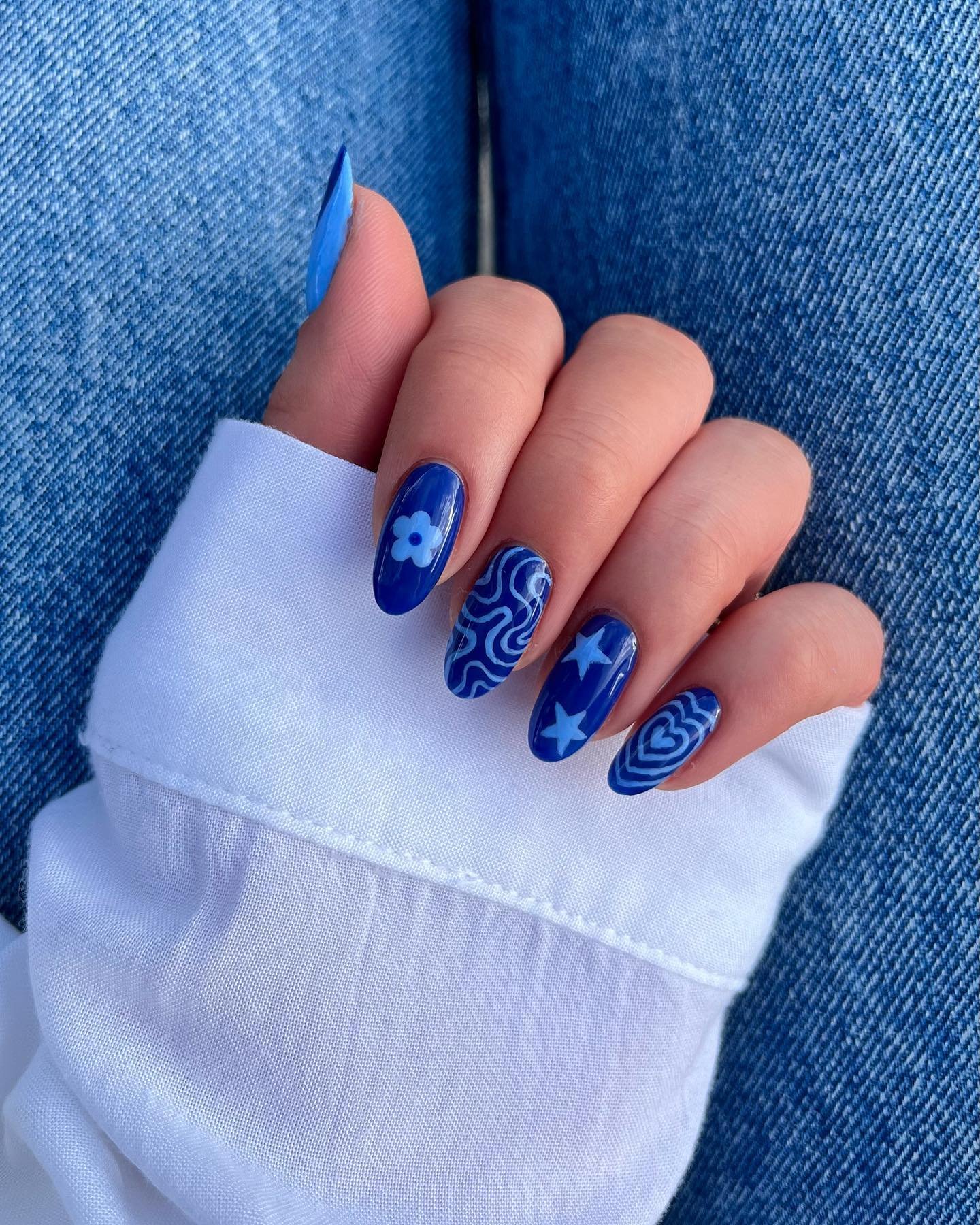 18 - Picture of Blue Nails