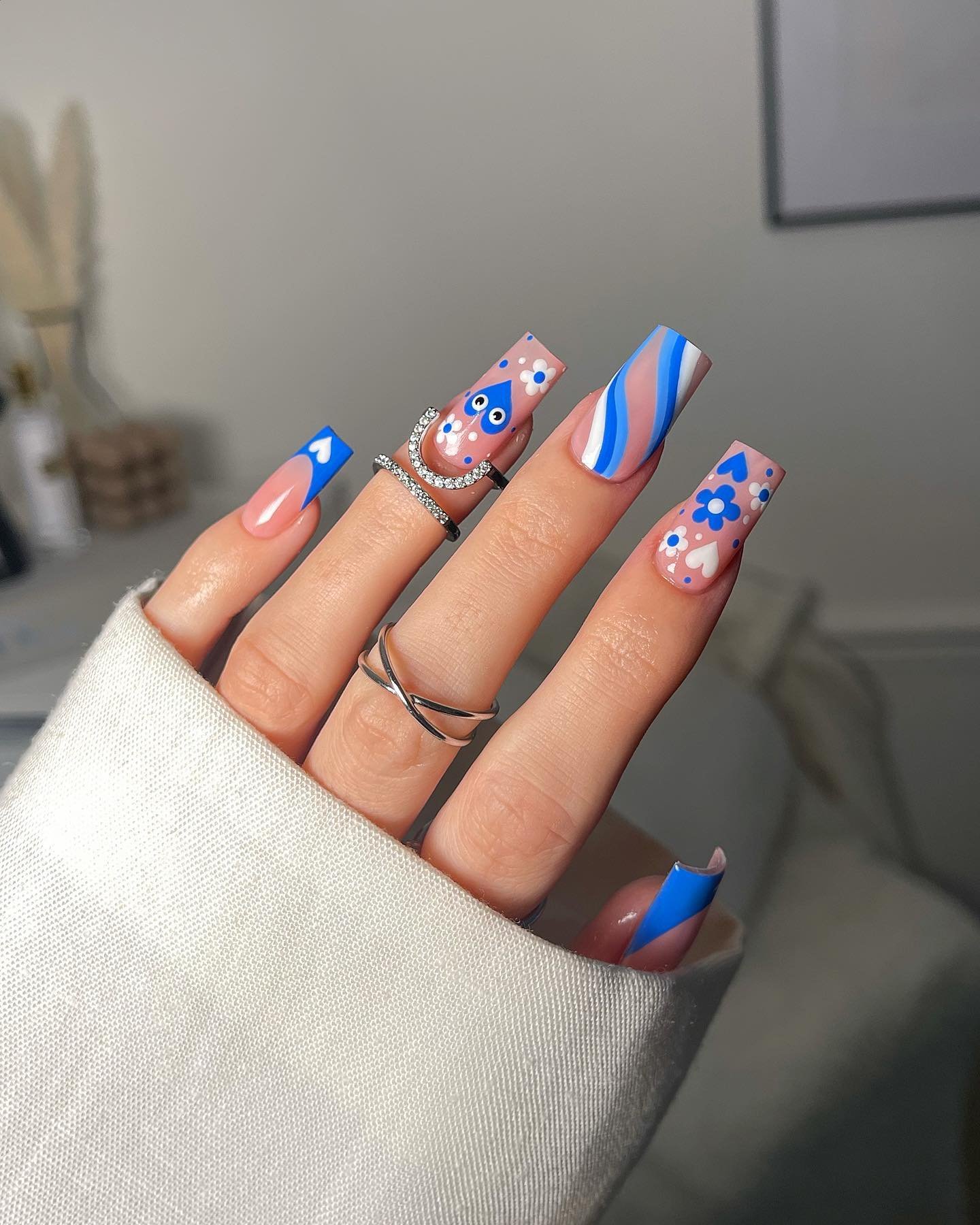 25 - Picture of Blue Nails