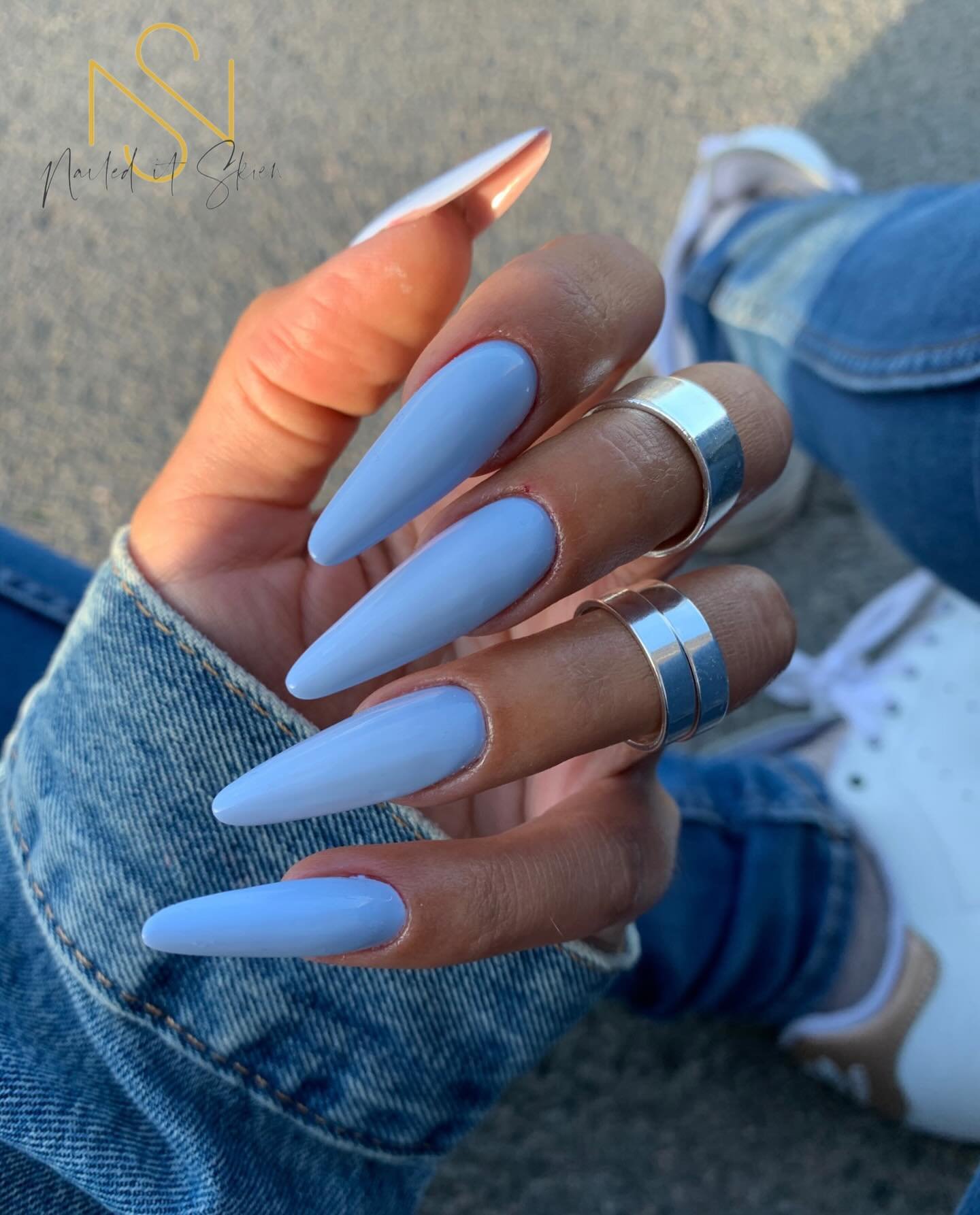 6 - Picture of Blue Nails