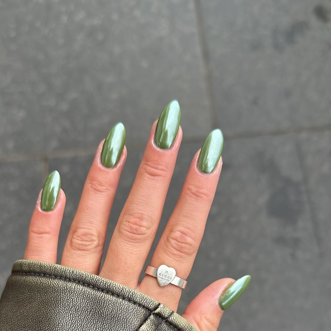 26 - Picture of Chrome Nails