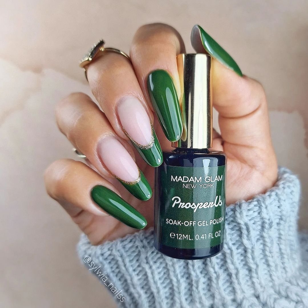 17 - Picture of Green Nails
