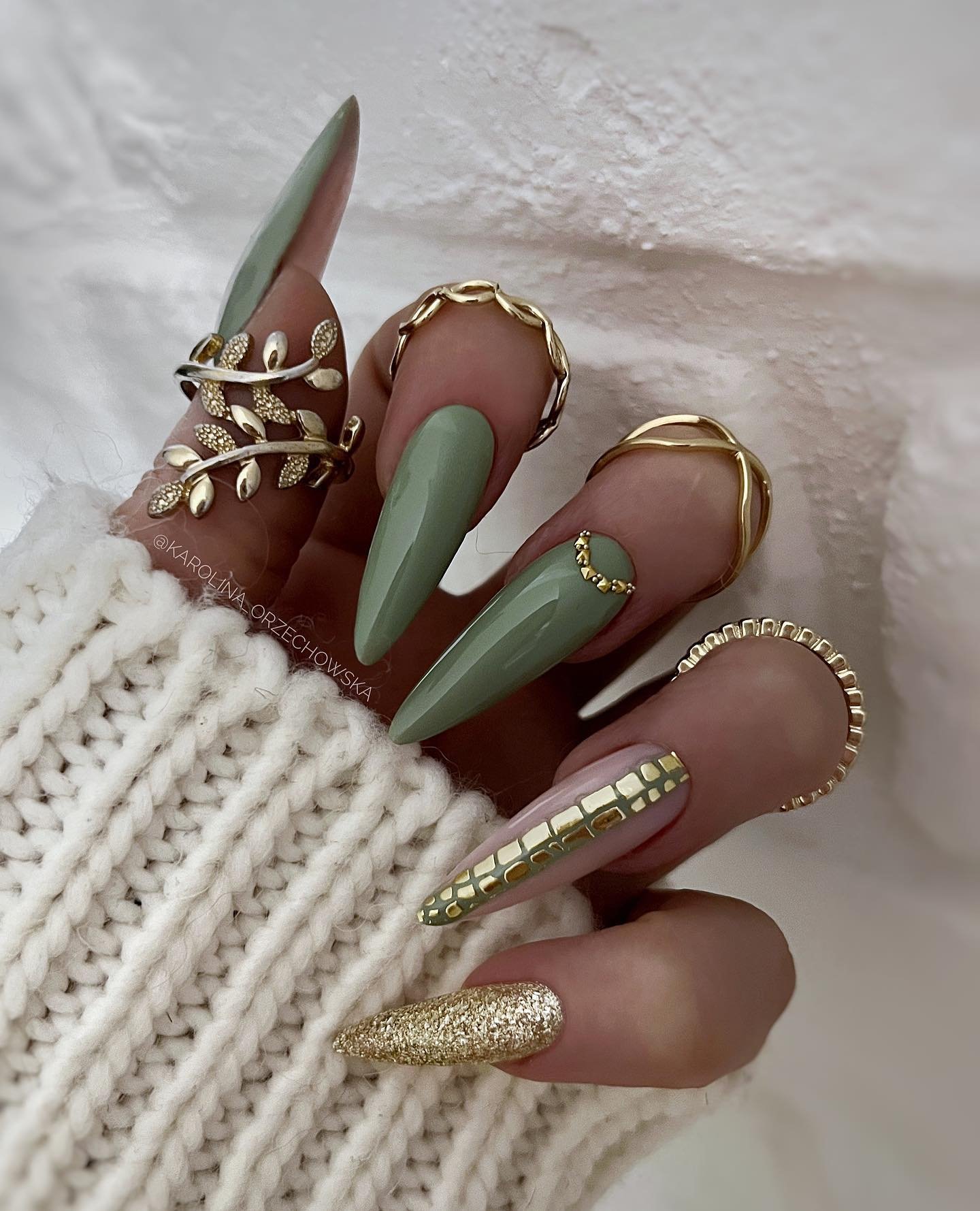27 - Picture of Green Nails