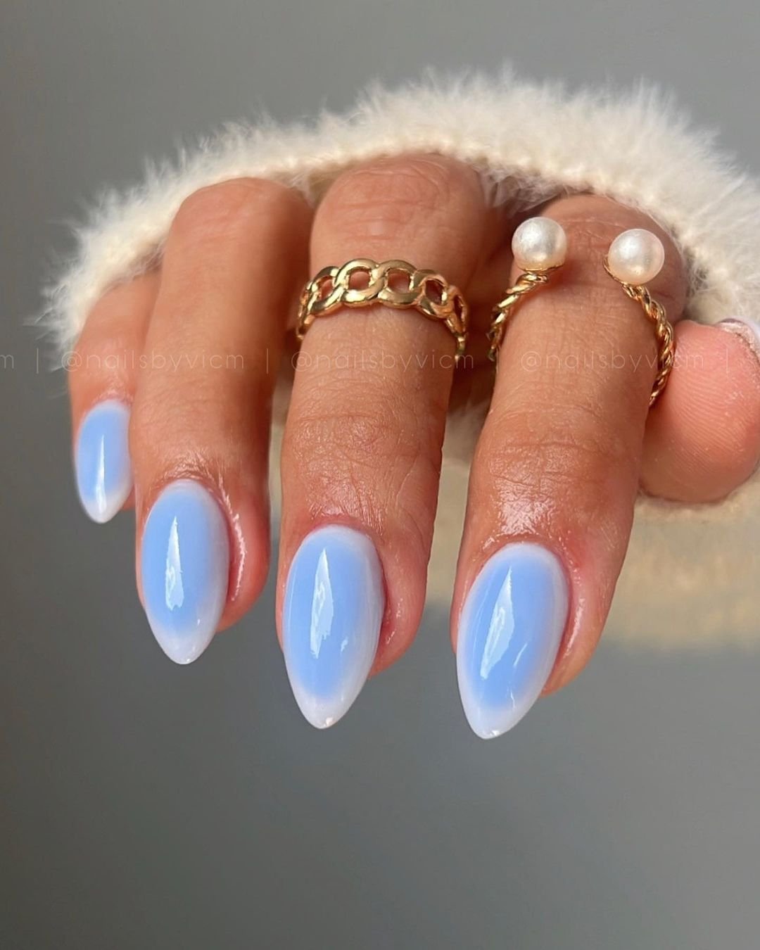 15 - Picture of Aura Nails
