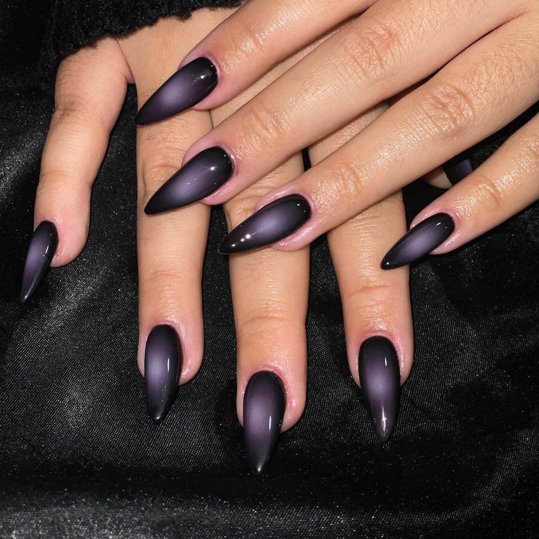 17 - Picture of Aura Nails