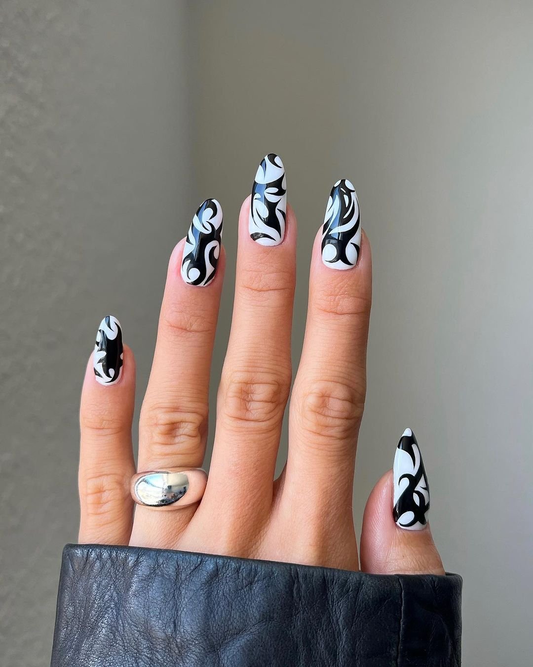 19 - Picture of Black and White Nails