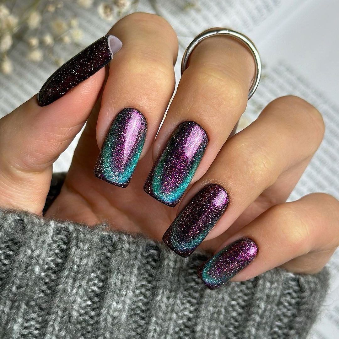 26 - Picture of Cat Eye Nails