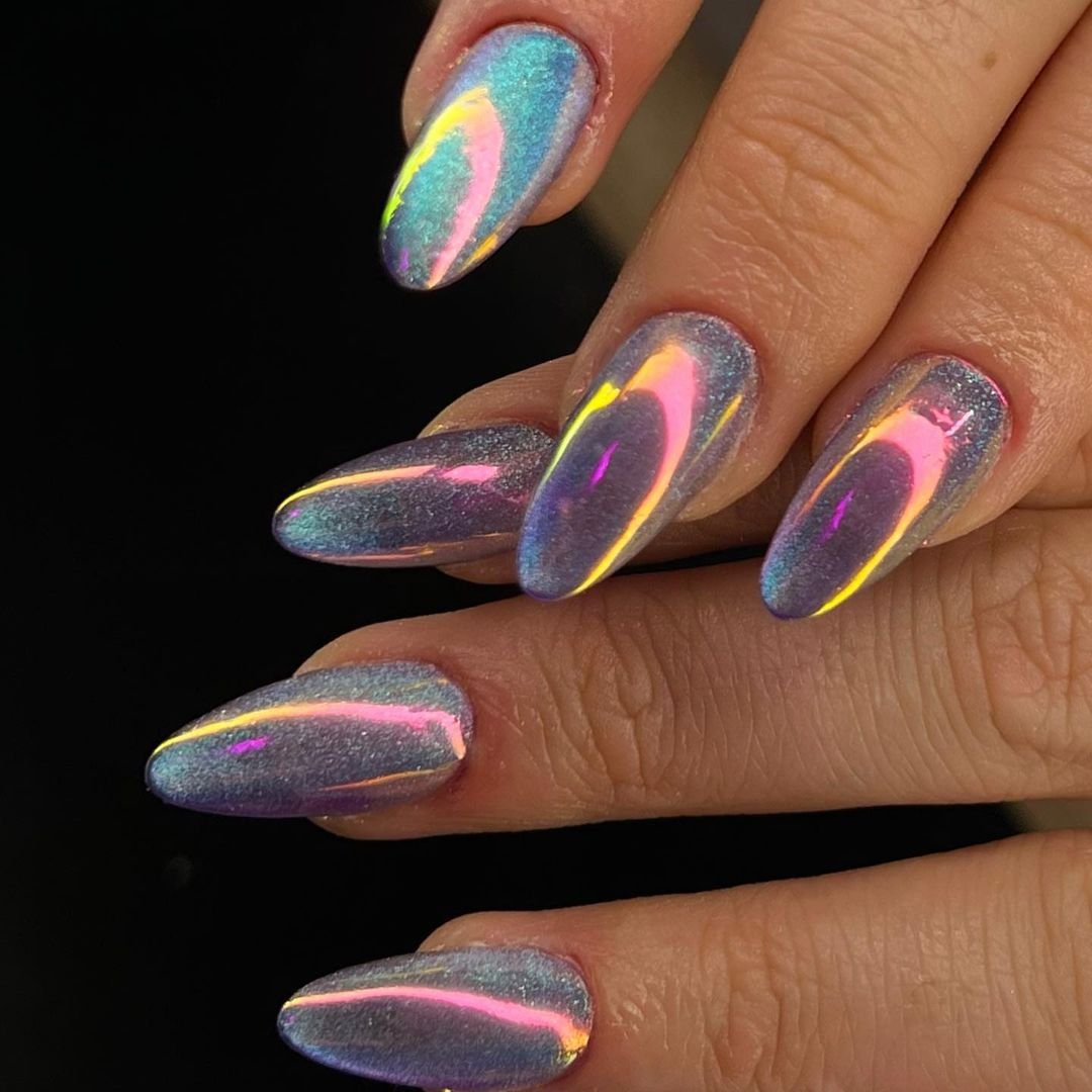31 - Picture of Cat Eye Nails