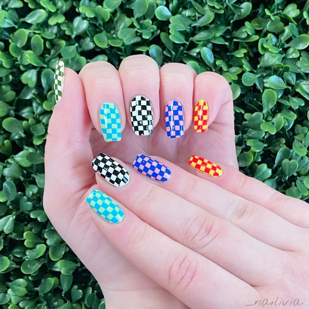 38 - Picture of Checkered Nails