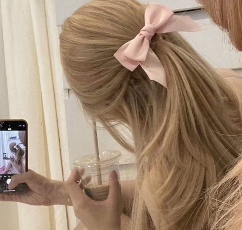 20 Adorable Coquette Hairstyles to Feel Like a Disney Princess