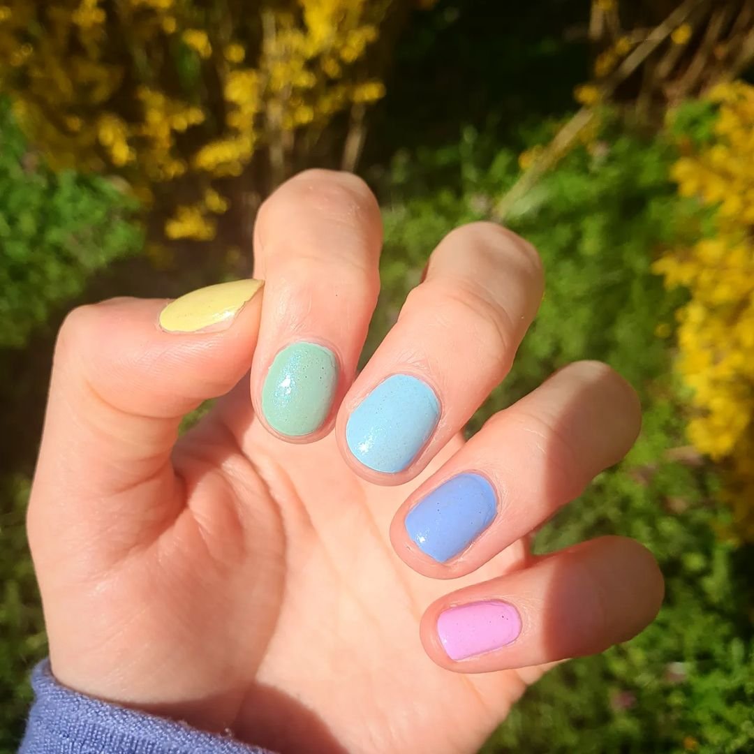 37 - Picture of Easter Nails