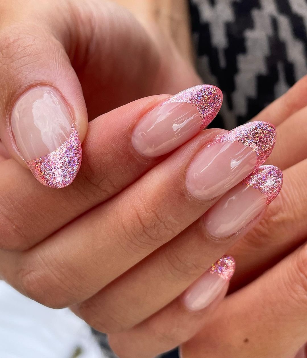 28 - Picture of Pink Glitter Nails