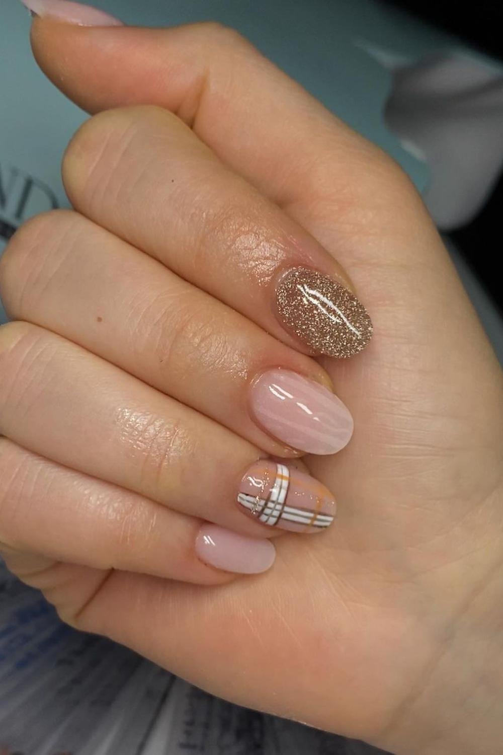 18 - Picture of Nude Nails