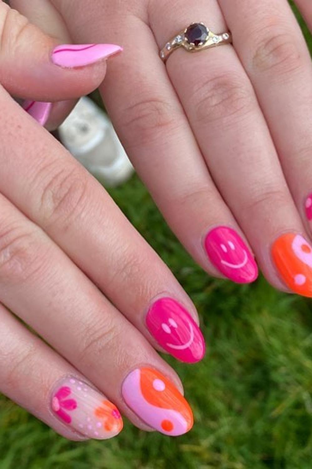 35 - Picture of Pink and Orange Nails