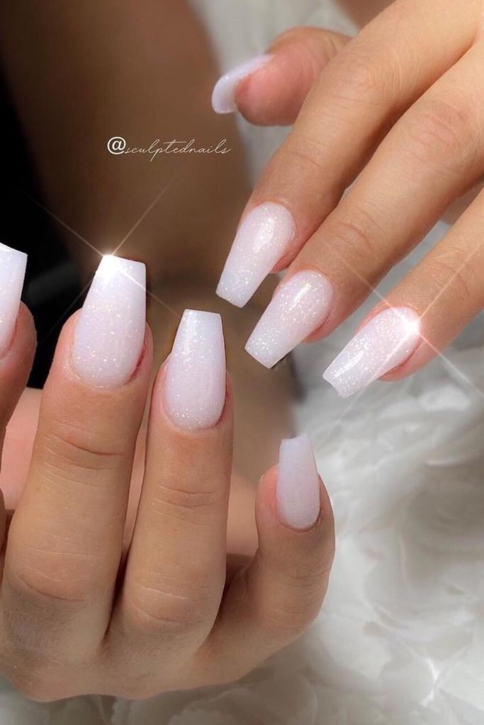 22 Cute Chic White Glitter Nails for Your Wedding Mani Inspo