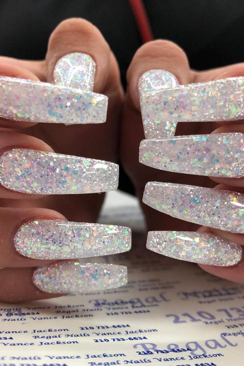 21 - Picture of White Glitter Nails