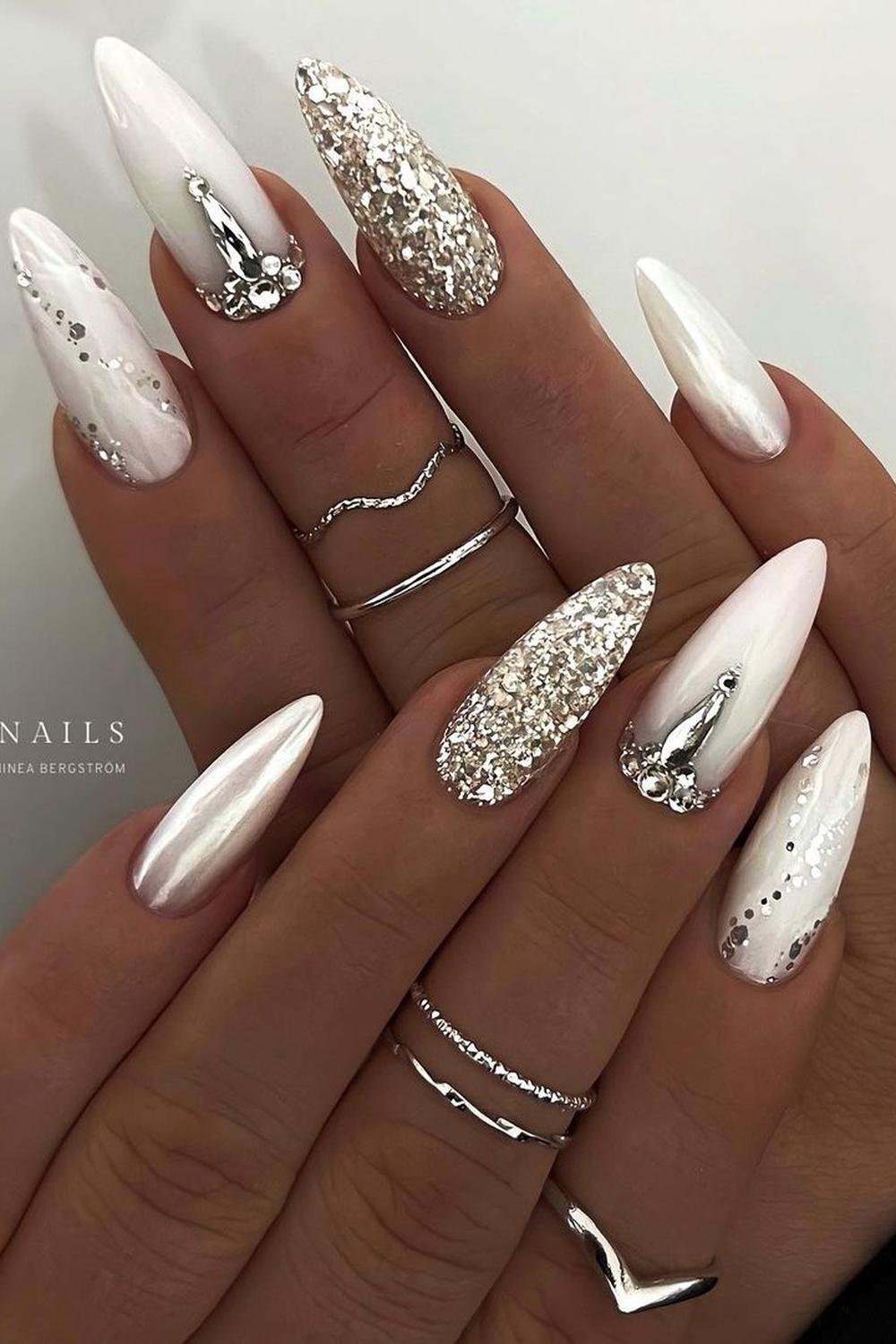 22 - Picture of White Glitter Nails