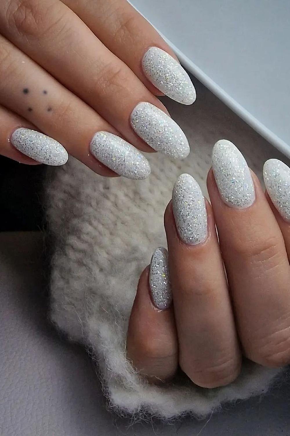 5 - Picture of White Glitter Nails