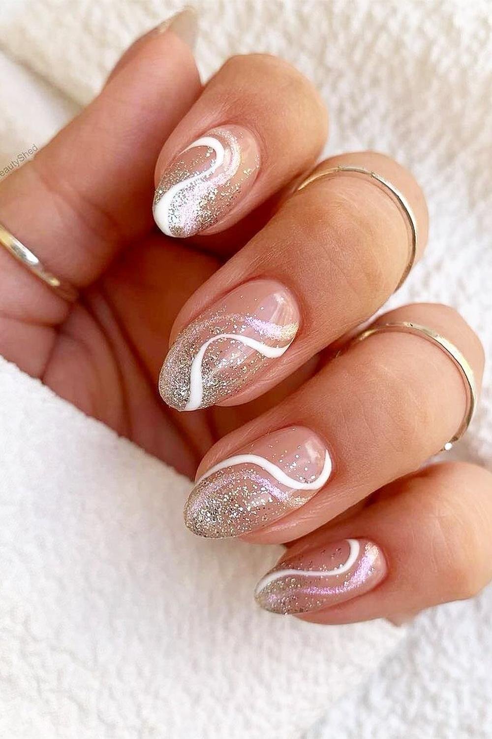 15 - Picture of Silver Glitter Nails