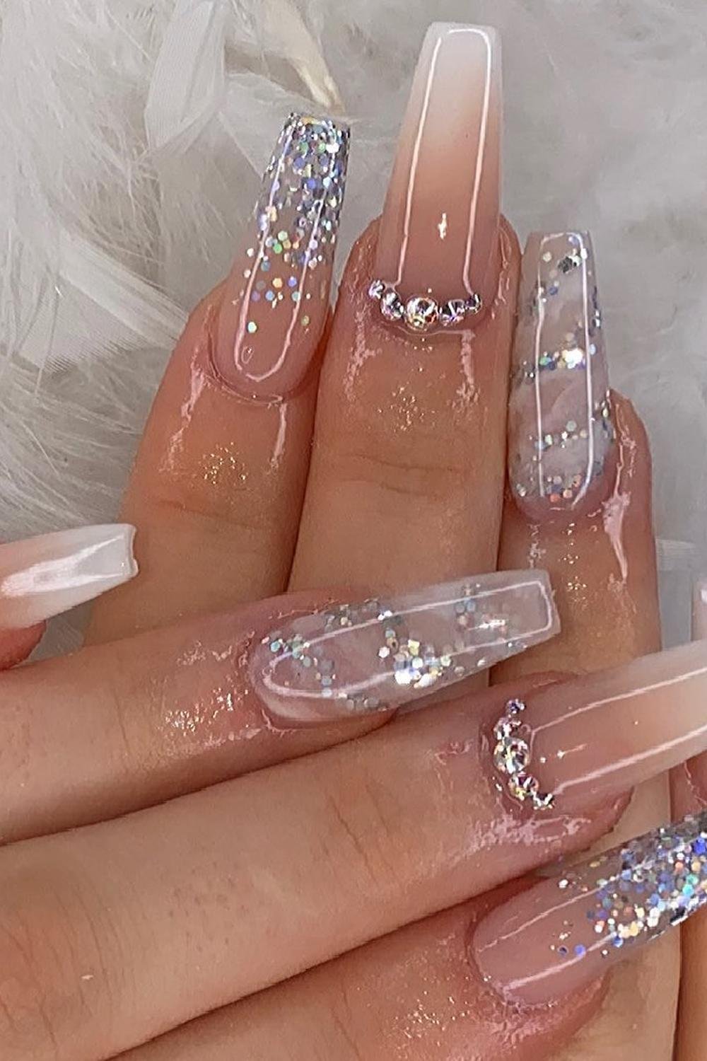 16 - Picture of Silver Glitter Nails